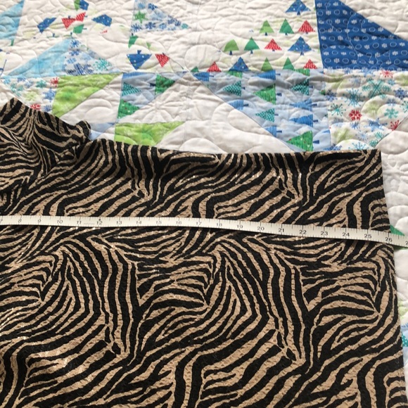 Jaclyn Smith Animal Print Blouse. - Picture 7 of 8